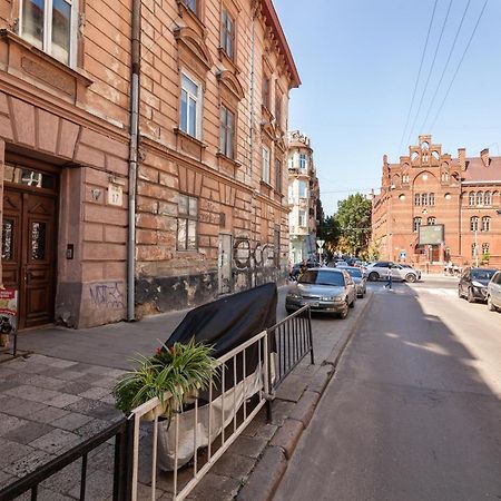 Alfa Apartments Ohiienka 17 2 Львів Екстер'єр фото